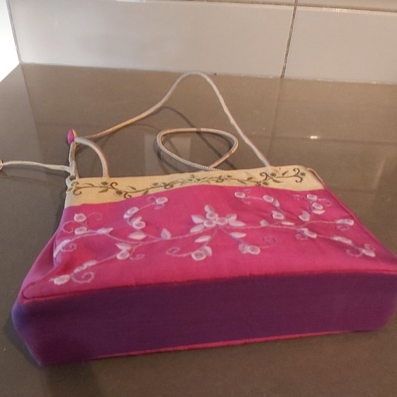 Pure Silk Vietnamese Embroidered purse - Picture 3 of 6